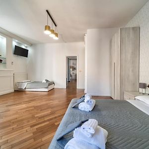 Dante 138 Class Rooms & Apartments